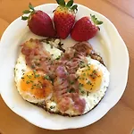 Cafe Suzette Guest house 3*