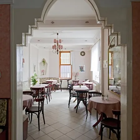 Gasthof Cafe Suzette *